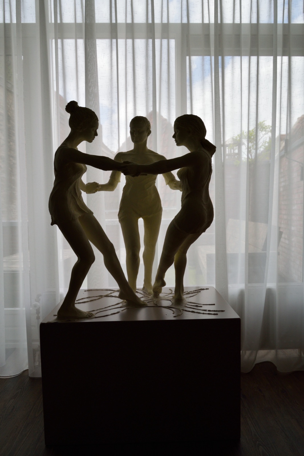 Dans, drie keramische figuren